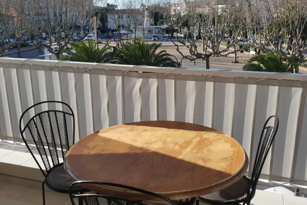 Apartment F3 Plein Centre - 300m De La