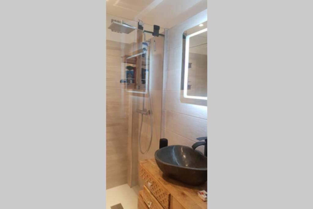 Apartment F3 Plein Centre - 300m De La